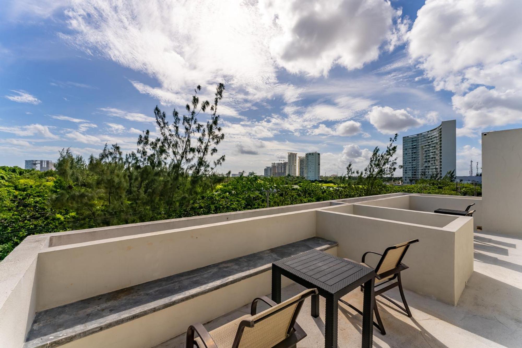 Bed Away Studios Cancun Exterior photo
